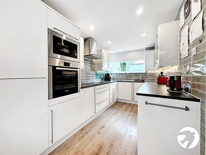 3 Bedroom Bungalow For Sale In Longfield Place, Maidstone, Kent, ME15