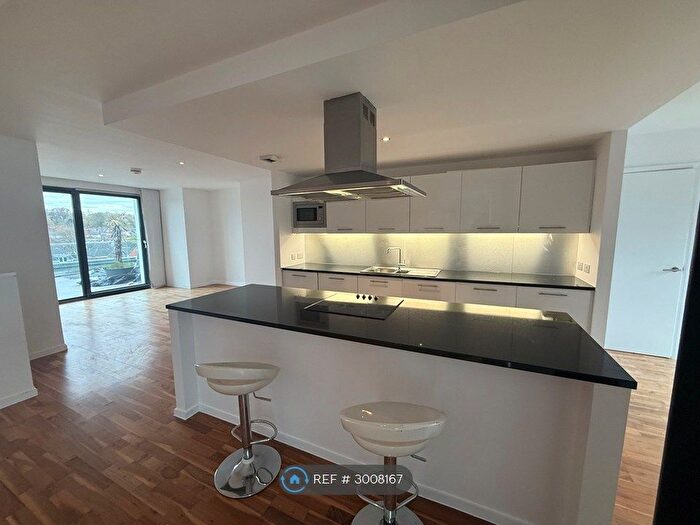 2 Bedroom Flat To Rent In Woodfield Road, Altrincham, WA14
