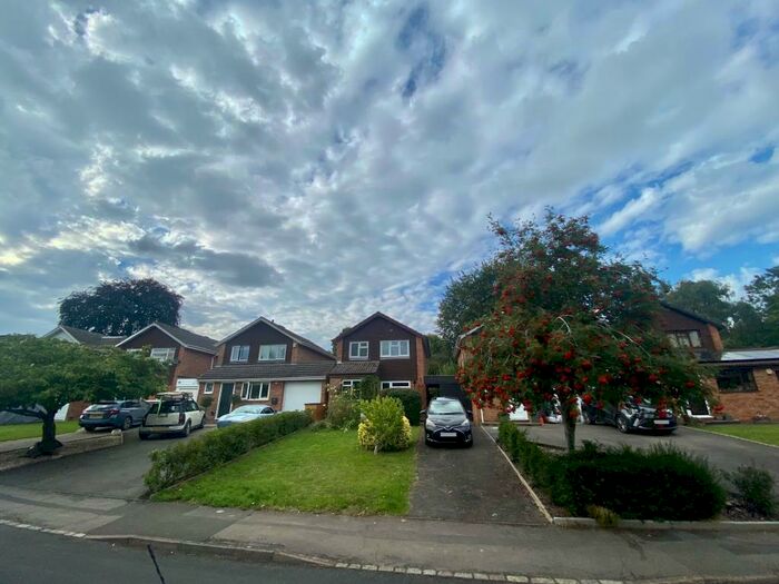 3 Bedroom Link Detached House To Rent In Wargrave, Berkshire, RG10
