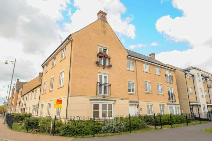 2 Bedroom Flat To Rent In Shilton Park, Carterton, OX18