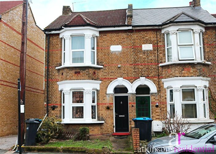 1 Bedroom Flat For Sale In Browning Road, Enfield, Middlesex, EN2