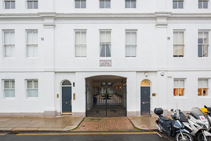 2 Bedroom Flat For Sale In De Vere Mews, Kensington, London, W8