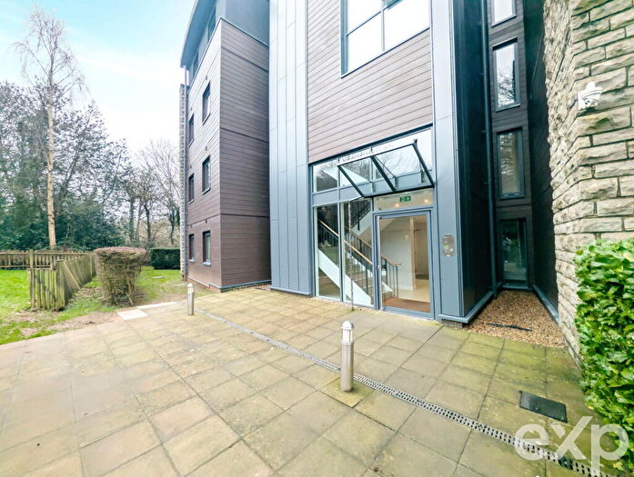 2 Bedroom Flat For Sale In Sandling Lane, Maidstone, ME14