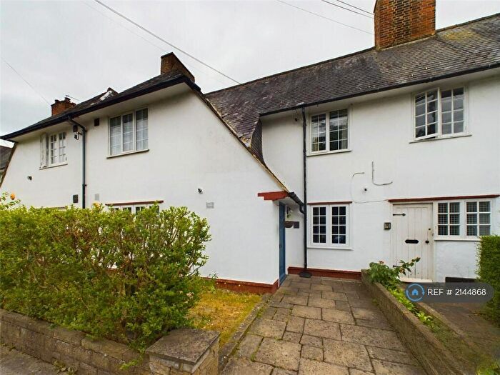 2 Bedroom Flat To Rent In Goldsmith Lane, London, NW9