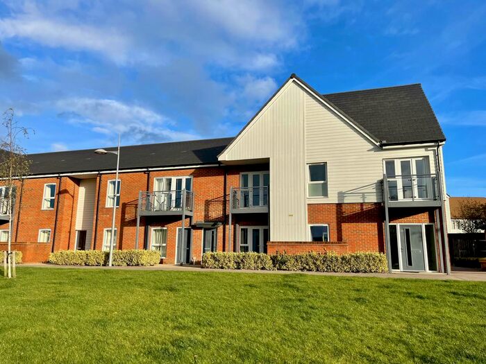 2 Bedroom Flat To Rent In Turnpike Lane, Faygate, Horsham, RH12