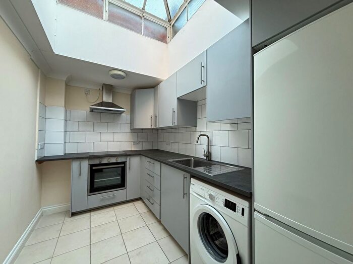 2 Bedroom Flat To Rent In Lodge Road, Southampton, Hampshire, SO14