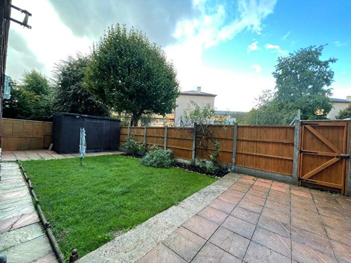 3 Bedroom Flat To Rent In Manchester Road, London, E14