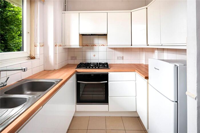 2 Bedroom Flat To Rent In Crispe House, Bryan Street, London, N1