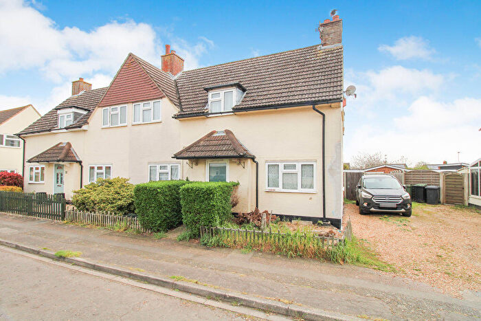 3 Bedroom Semi Detached House For Sale In Sheffield Close, Potton, SG19