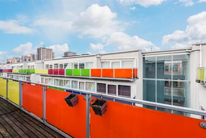 2 Bedroom Flat For Sale In Concord Street, Leeds, LS2