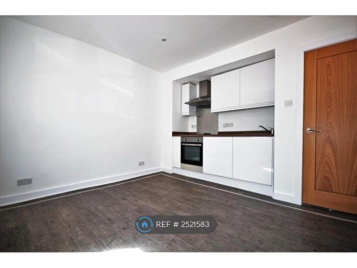 2 Bedroom Flat To Rent In Upper Rock Gardens, Brighton, BN2