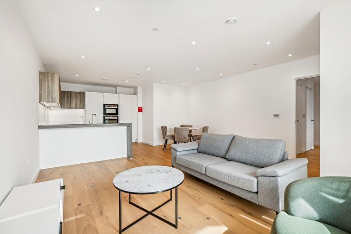 2 Bedroom Flat To Rent In Twickenham Gateway, London Road, Twickenham, TW1