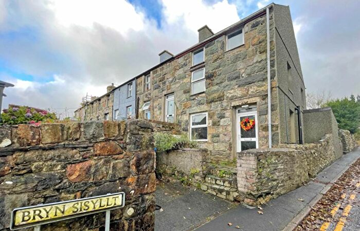 2 Bedroom End Of Terrace House For Sale In Bryn Sisillt, Llanllyfni, Caernarfon, Gwynedd, LL54