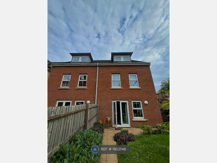 4 Bedroom Semi-Detached House To Rent In Magdalene Gardens, London, N20