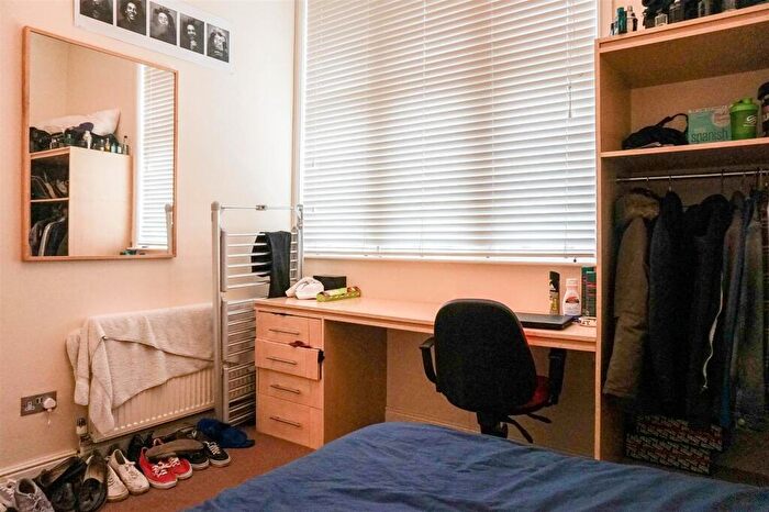 2 Bedroom Apartment To Rent In Otley Road, Leeds, LS6