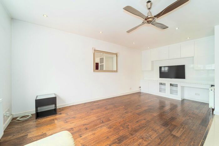 4 Bedroom Semi-Detached Bungalow To Rent In Rugby Avenue, Wembley, Greater London, HA0