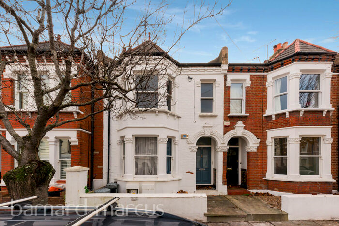 3 Bedroom Flat To Rent In Nansen Road, London, SW11