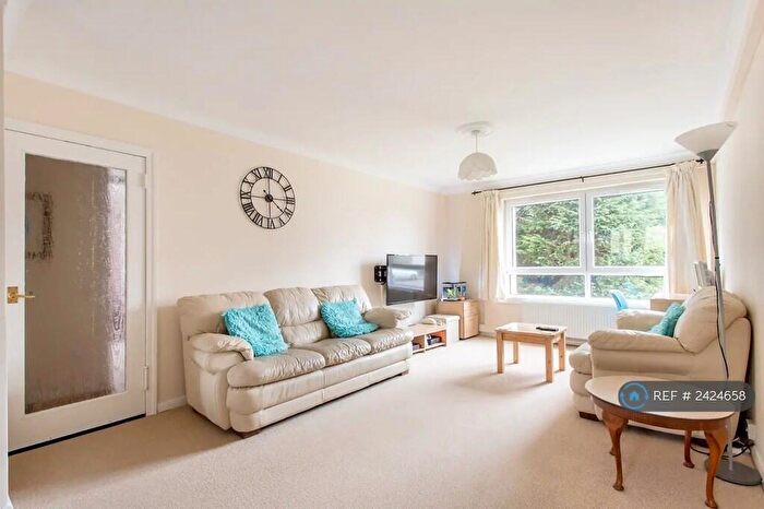 3 Bedroom Flat To Rent In Ravelston House Park, Edinburgh, EH4