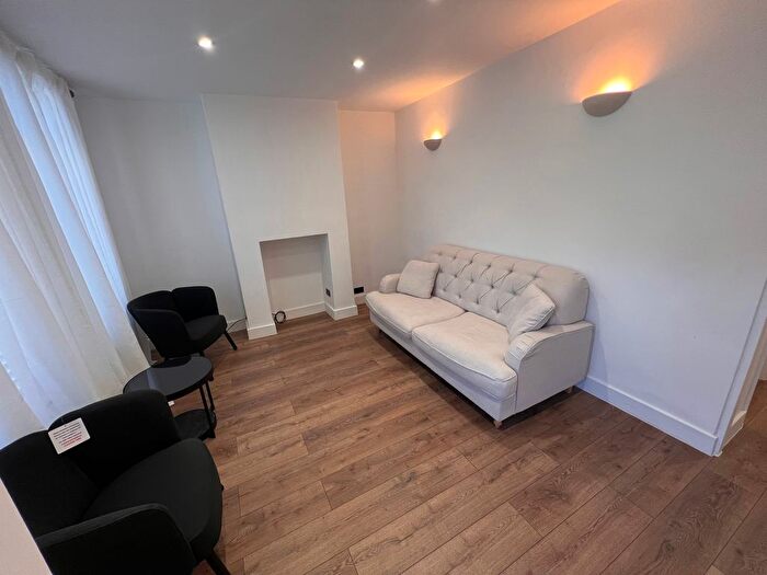 2 Bedroom Maisonette To Rent In Badlis Road, Walthamstow, E17