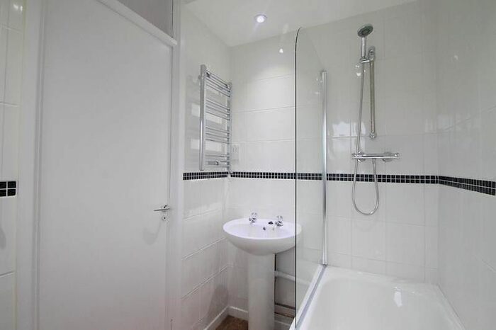 1 Bedroom Flat To Rent In Town End, Caterham, CR3