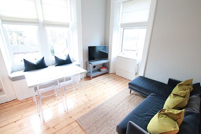 2 Bedroom Flat To Rent In Crown Gardens, Glasgow, G12