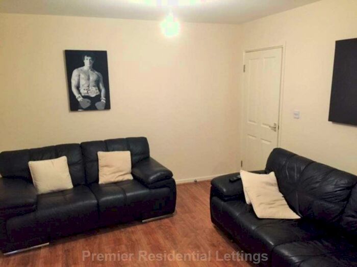 2 Bedroom Apartment To Rent In Newbridge Close, Radcliffe, M26