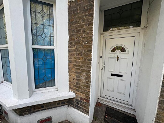 3 Bedroom Apartment To Rent In Childeric Road, London, SE14
