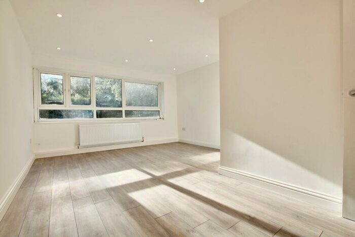 2 Bedroom Apartment To Rent In Warham Road, South Croydon, CR2