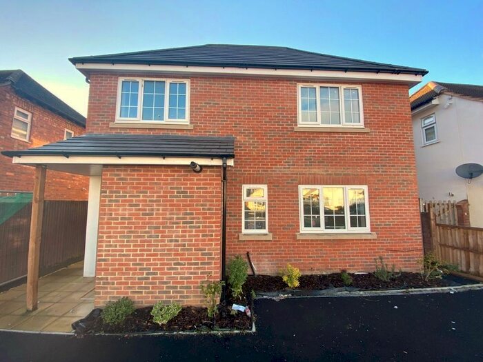 3 Bedroom Flat To Rent In Desford Way, Ashford, TW15