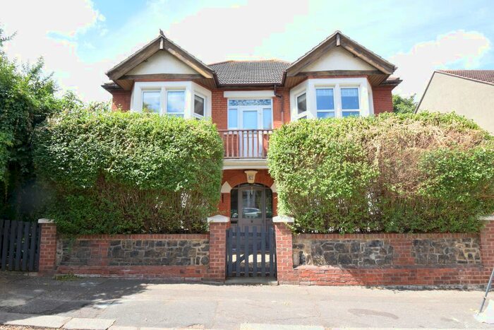 5 Bedroom Detached House To Rent In Silverdale Avenue, Westcliff-On-Sea, SS0