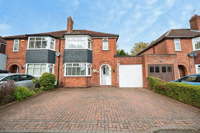 3 Bedroom Semi-Detached House For Sale In Charlemont Avenue, West Bromwich, B71