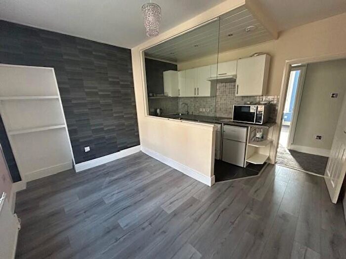 1 Bedroom Flat To Rent In / Cleghorn Street, Dundee, DD2