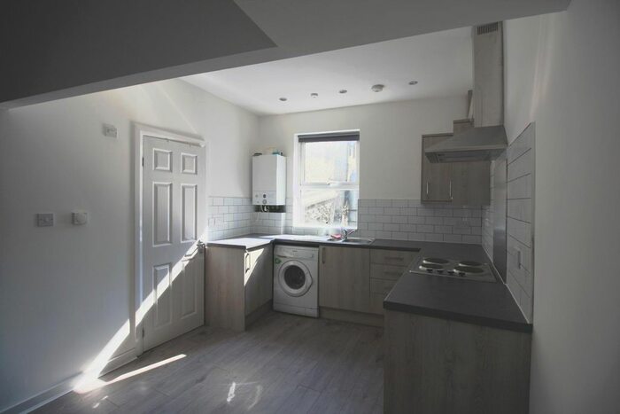 2 Bedroom Maisonette To Rent In High Street, Dover, CT16