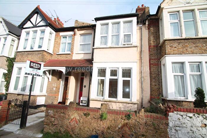 1 Bedroom Flat To Rent In Wenham Drive, Westcliff On Sea, SS0