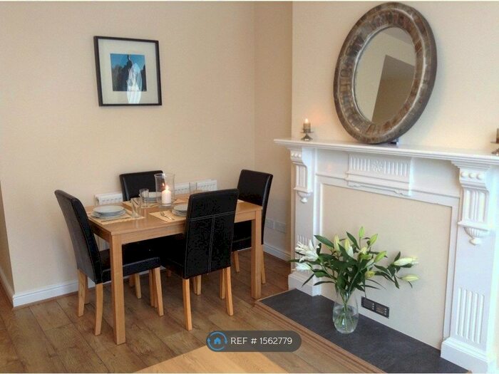 3 Bedroom Flat To Rent In A De La Pole Avenue, Hull, HU3