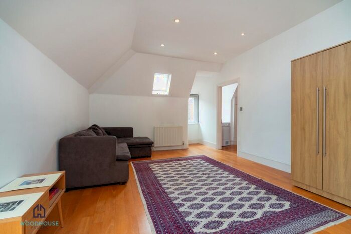 2 Bedroom Apartment To Rent In Lyndhurst Gardens, London, NW3