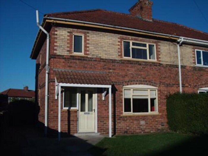 3 Bedroom Semi-Detached House To Rent In Essex Road, Bircotes, DN11