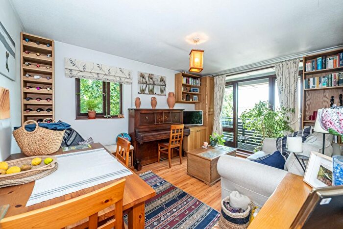 1 Bedroom Flat For Sale In Barlow Road, West Hampstead, NW6