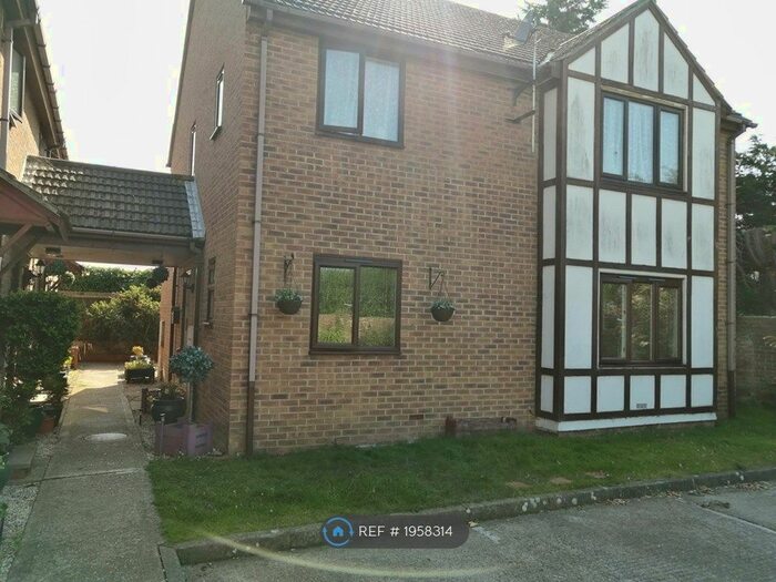 2 Bedroom Flat To Rent In Tudor Mews, Deal, CT14