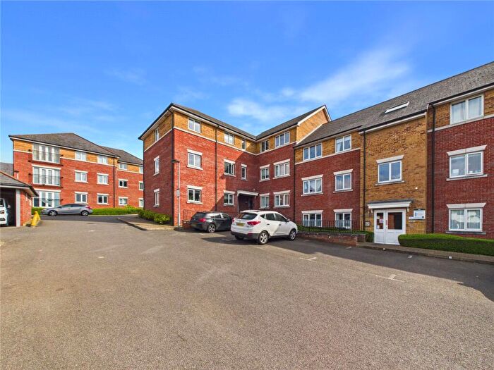 2 Bedroom Apartment For Sale In Ratcliffe Court, Colchester, CO4