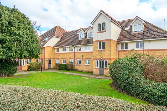 2 Bedroom Flat To Rent In Burn Close, Addlestone, KT15