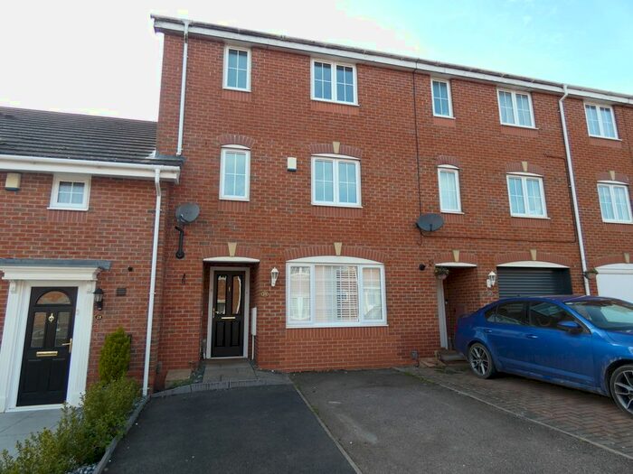 4 Bedroom Town House To Rent In Holborn Crescent, Priorslee, Telford, TF2