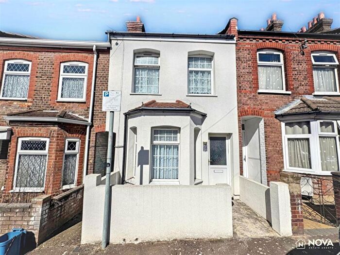 3 Bedroom Terraced House For Sale In Norman Road, Luton, LU3