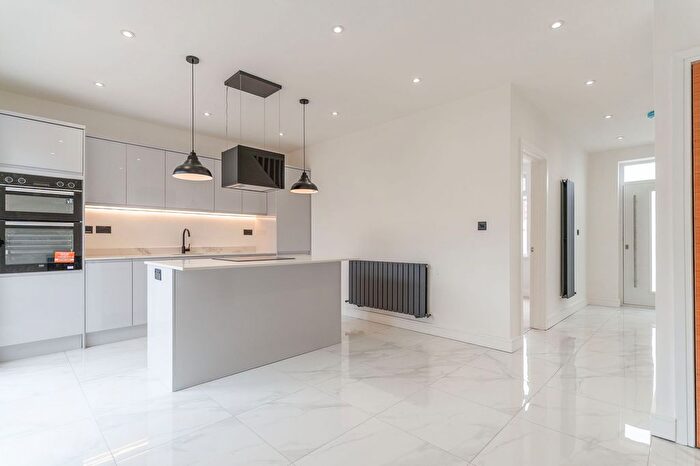 3 Bedroom Semi-Detached House For Sale In Ty Fry Road, Rumney, CF3