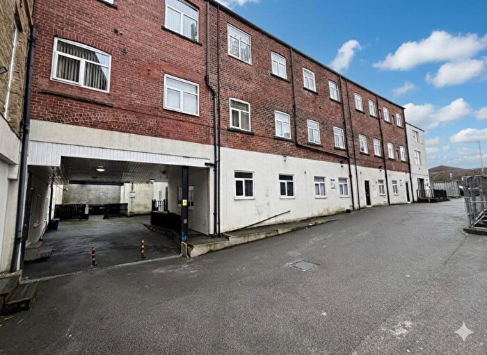 2 Bedroom Flat For Sale In Whingate Mill, Leeds, LS12