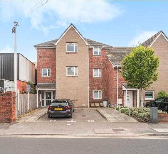 2 Bedroom Apartment To Rent In Oakley Road, Southampton, SO16