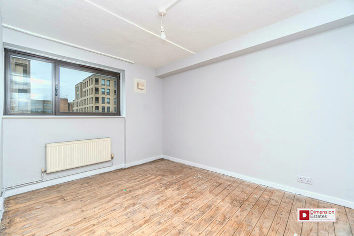 3 Bedroom Maisonette To Rent In Queens Drive, Finsbury Park, London, N4