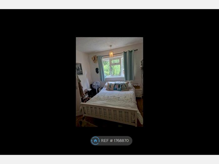 1 Bedroom Flat To Rent In High Road, Buckhurst Hill, IG9