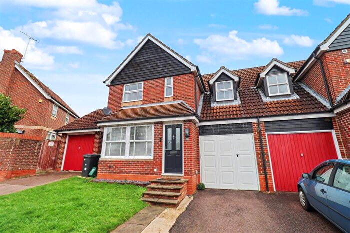 3 Bedroom Semi Detached House For Sale In Guernsey Way, Braintree, CM7