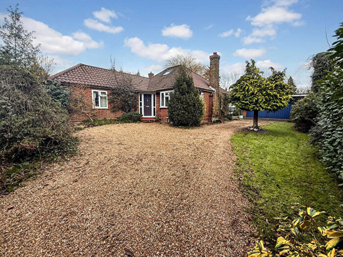3 Bedroom Bungalow For Sale In Crescent Road, Locks Heath, Southampton, SO31